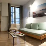 Contemporary Saint Sauveur One Bedroom Apartment