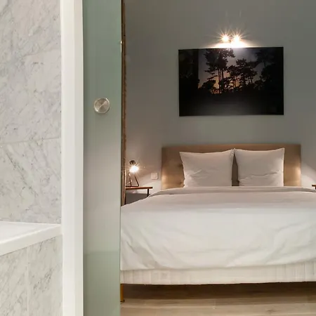 Contemporary Saint Sauveur One Bedroom Apartment *